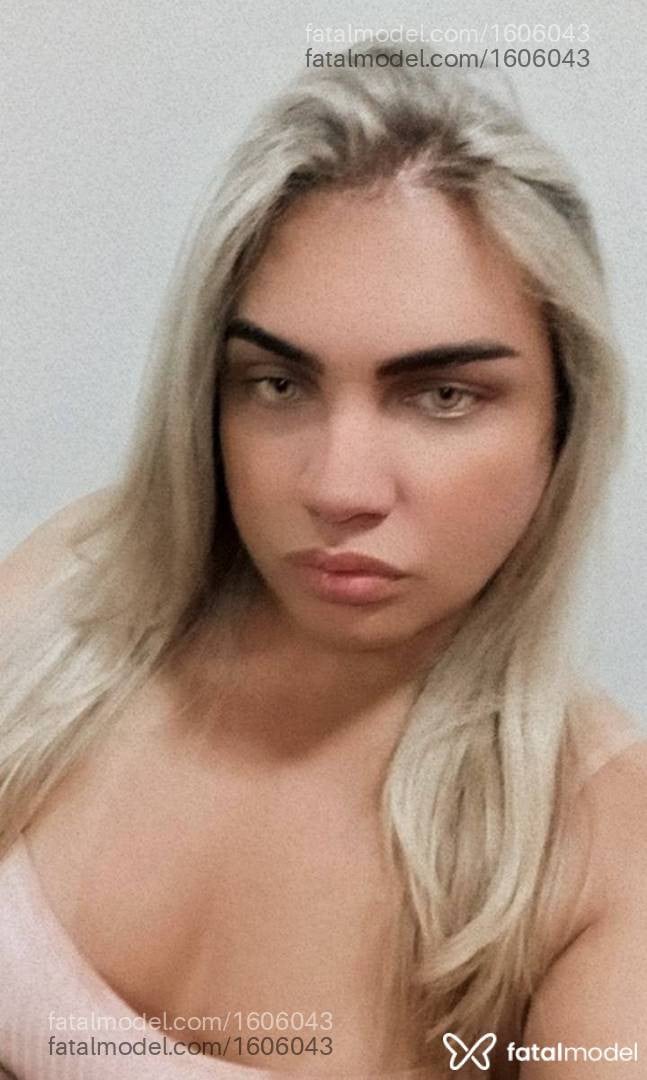 Acompanhante mulher trans loira (o) de olhos mel - Rafaella Lima