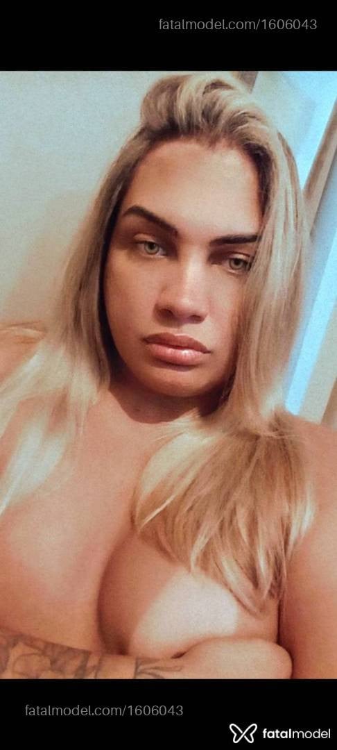 Acompanhante mulher trans loira (o) de olhos mel - Rafaella Lima
