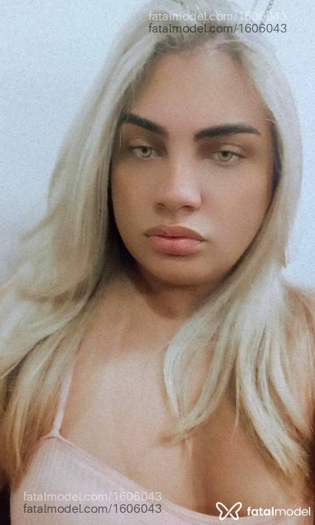 Acompanhante mulher trans loira (o) de olhos mel - Rafaella Lima