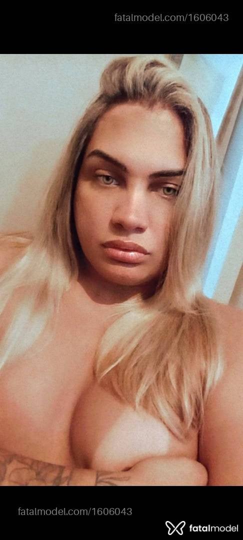 Acompanhante mulher trans loira (o) de olhos mel - Rafaella Lima