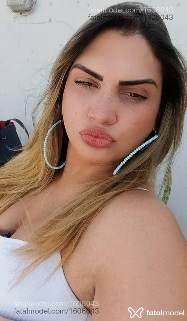 Acompanhante mulher trans loira (o) de olhos mel - Rafaella Lima
