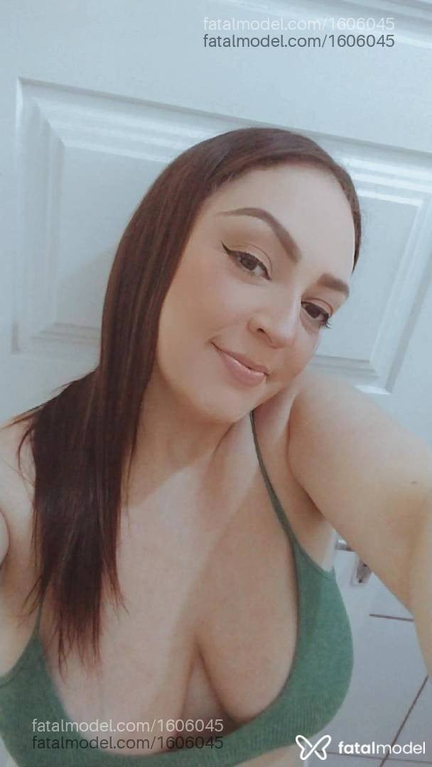 Acompanhante mulher com cabelo castanho de olhos castanhos - Caroline Ferracine