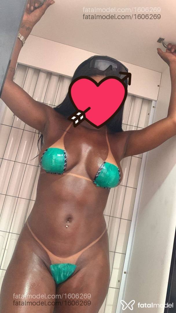 Acompanhante mulher morena (o) de olhos castanhos - Pétala Indígena