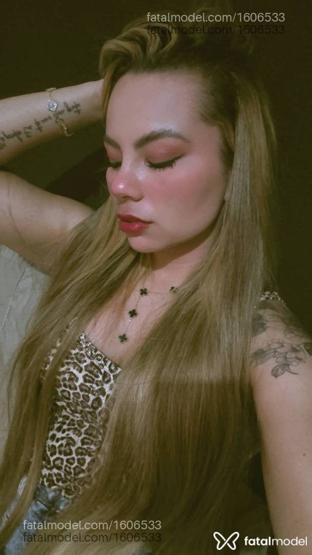 Acompanhante mulher loira (o) de olhos castanhos - LARA VALENTINA