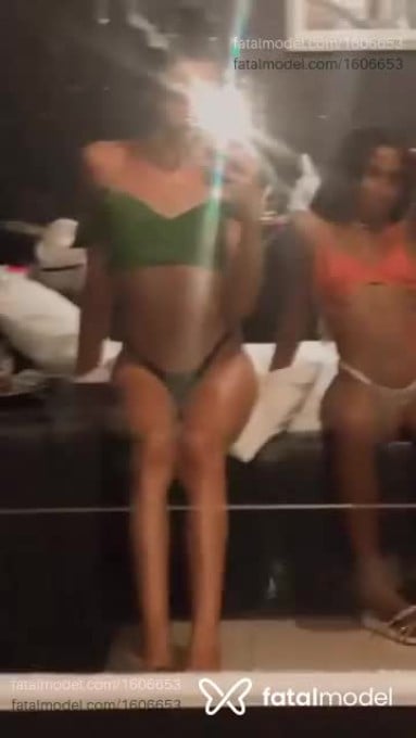 Acompanhante travesti morena (o) de olhos pretos em Patos de Minas Acompanhante travesti morena (o) de olhos pretos em Patos de Minas - Angel