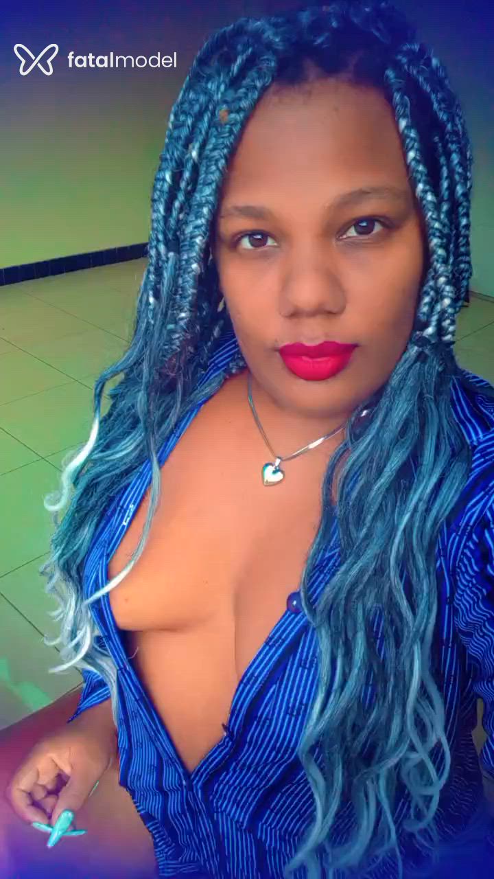 Acompanhante mulher com cabelo colorido de olhos castanhos em Caratinga Acompanhante mulher com cabelo colorido de olhos castanhos em Caratinga - Anna Porto