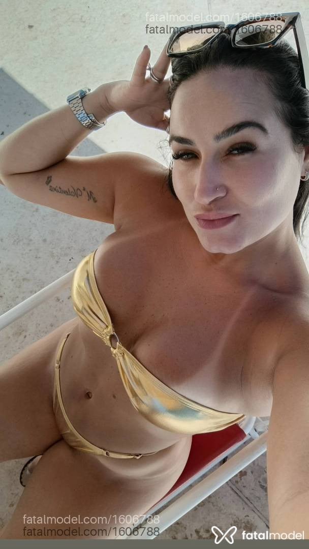Acompanhante mulher morena (o) de olhos verdes - Antonella Marques
