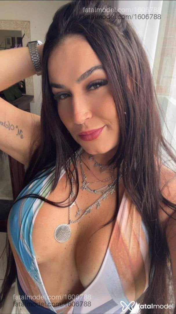 Acompanhante mulher morena (o) de olhos verdes - Antonella Marques