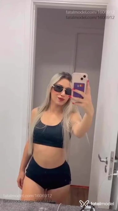 Acompanhante mulher loira (o) de olhos castanhos em Cascavel - Livia