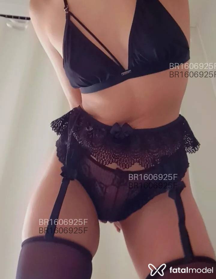 Acompanhante mulher morena (o) de olhos castanhos em Maringá Acompanhante mulher morena (o) de olhos castanhos em Maringá - Vitoria