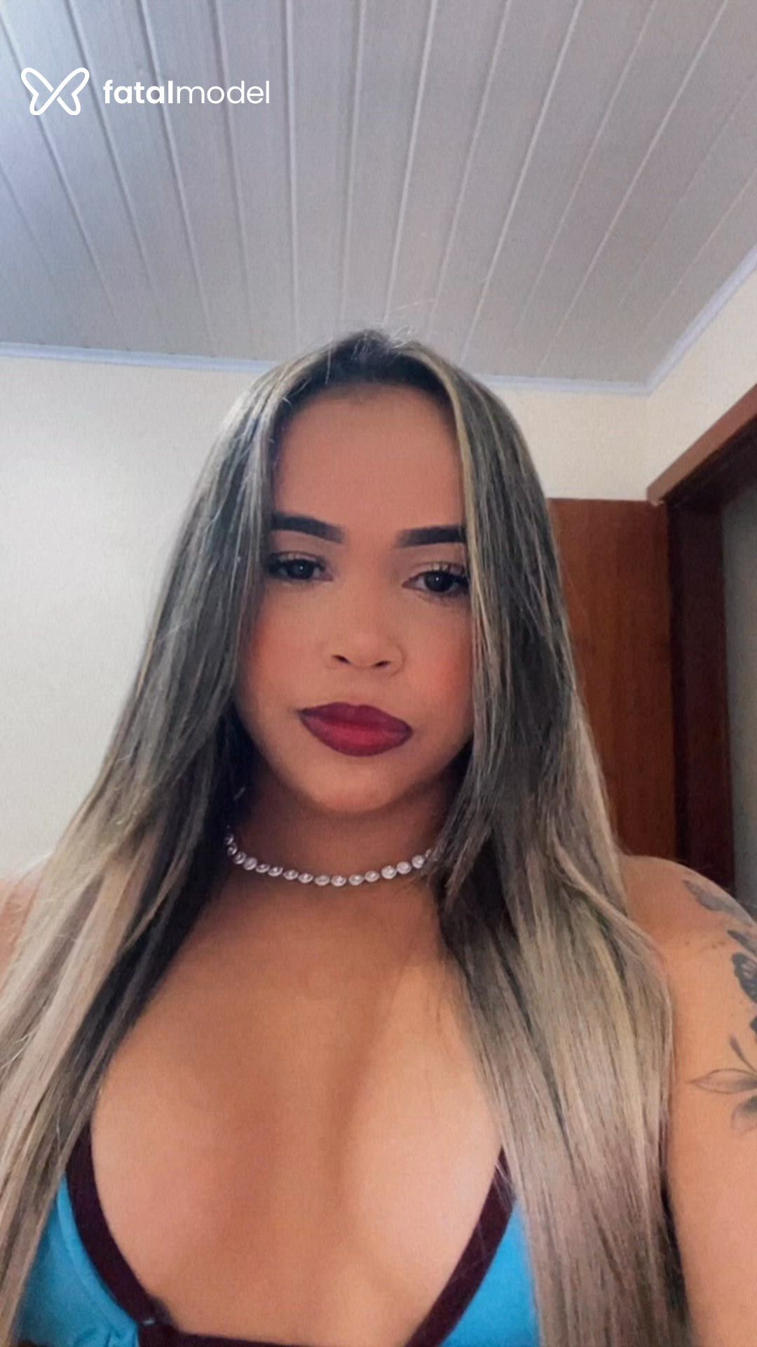 Acompanhante mulher loira (o) de olhos castanhos em Cachoeiro de Itapemirim - Cristal Lopes