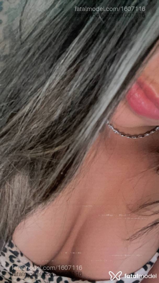 Acompanhante mulher loira (o) de olhos castanhos - Cristal Lopes