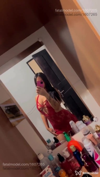 Acompanhante mulher morena (o) de olhos castanhos - Valentina
