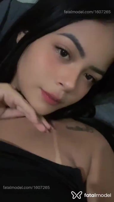 Acompanhante mulher morena (o) de olhos castanhos - Valentina