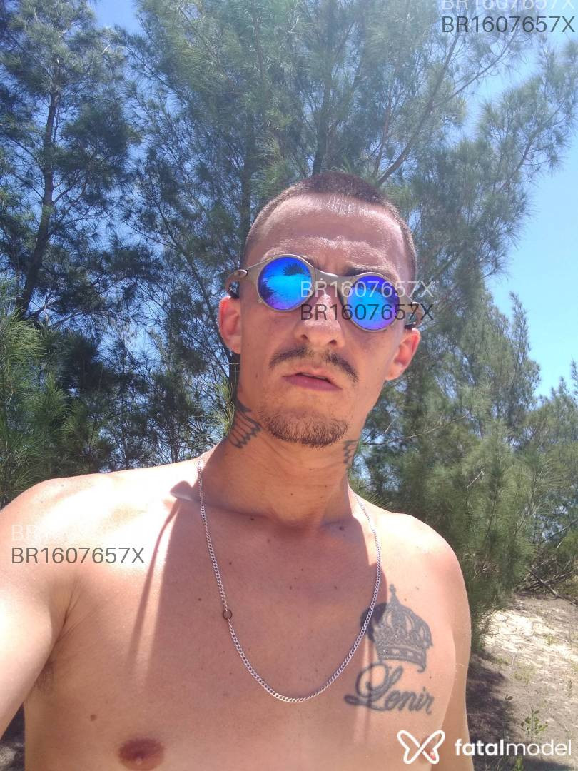 Acompanhante homem com cabelo castanho de olhos castanhos em Porto Alegre - Johnny Oliver