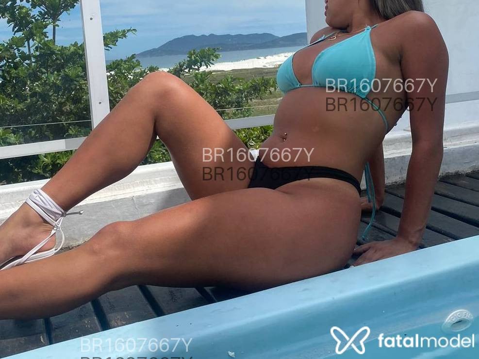 Acompanhante mulher loira (o) de olhos castanhos - Julia Acompanhante mulher loira (o) de olhos castanhos - Julia