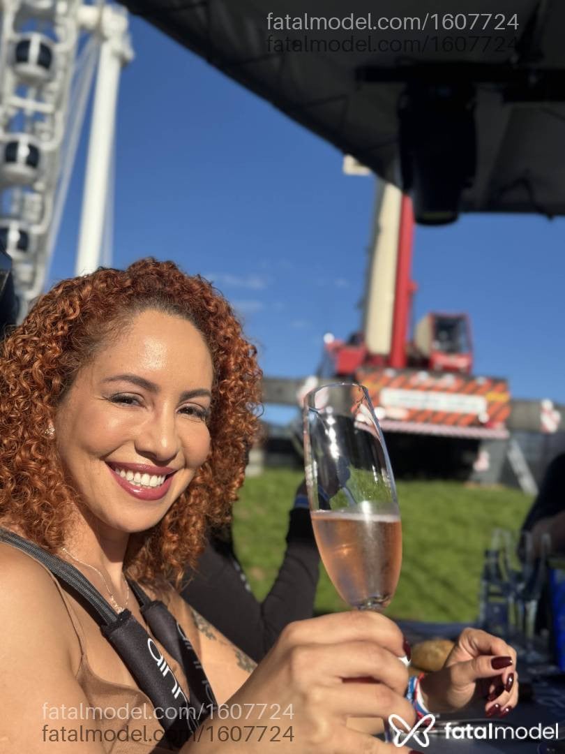 Acompanhante mulher ruiva (o) de olhos castanhos em São Paulo - Roberta Faganelli