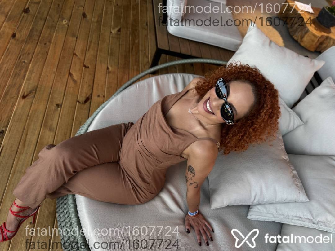 Acompanhante mulher ruiva (o) de olhos castanhos em São Paulo - Roberta Faganelli