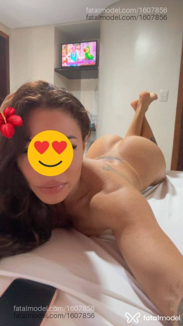 Acompanhante mulher com cabelo castanho de olhos castanhos - Carol Anttonelly