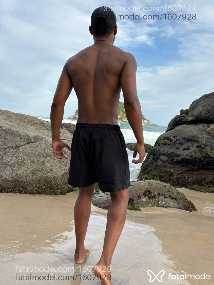 Acompanhante homem morena (o) de olhos pretos em Rio de Janeiro - Theo