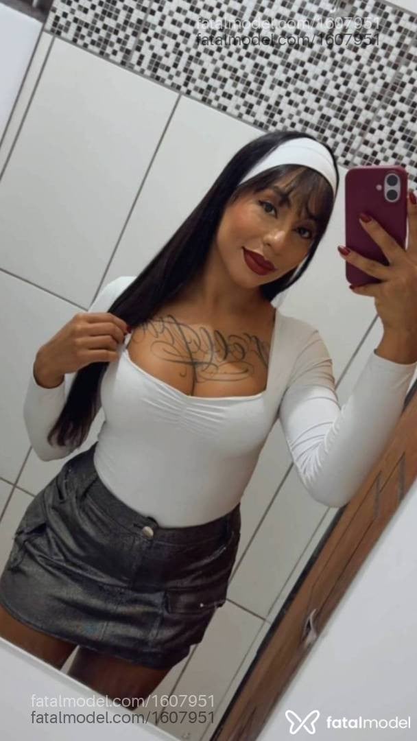 Acompanhante mulher com cabelo castanho de olhos castanhos em Guaxupé - Cacau