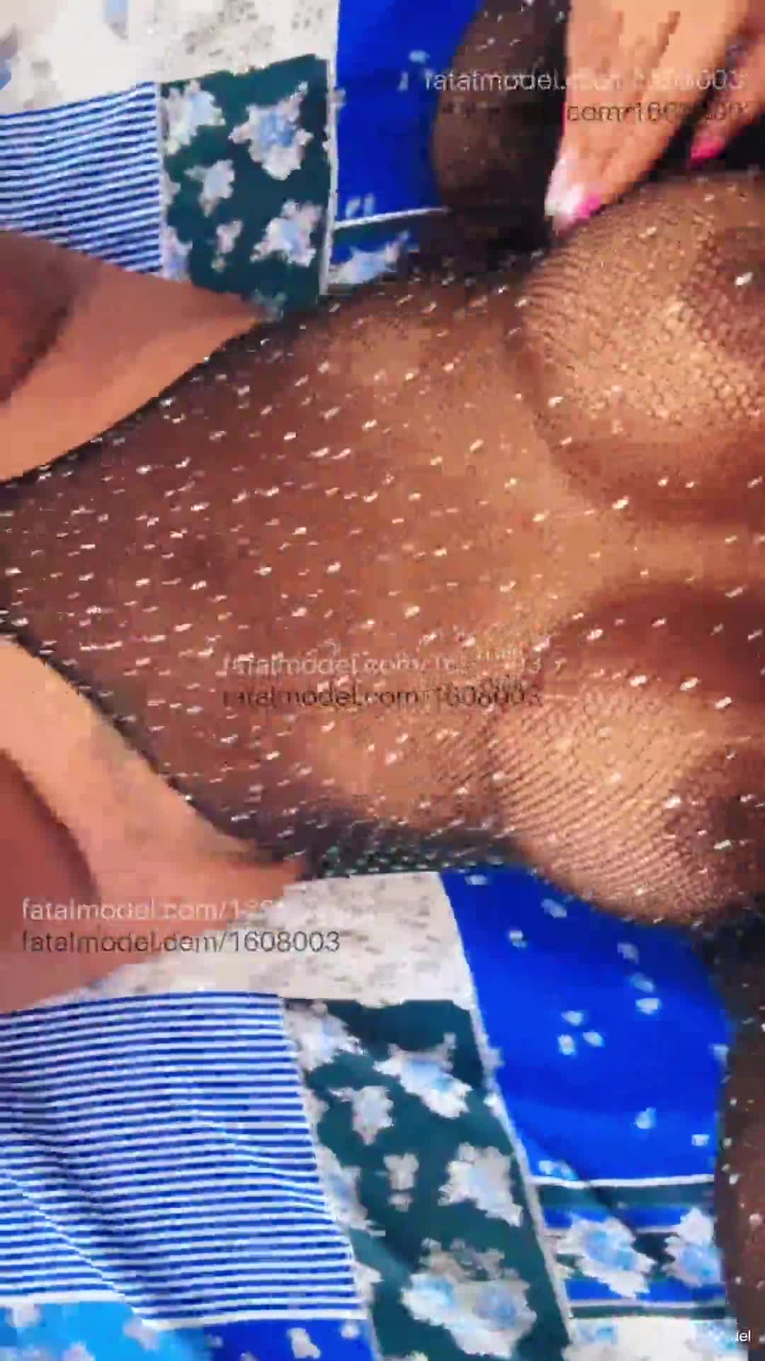 Acompanhante mulher morena (o) de olhos castanhos em Uberaba - JÚLIA