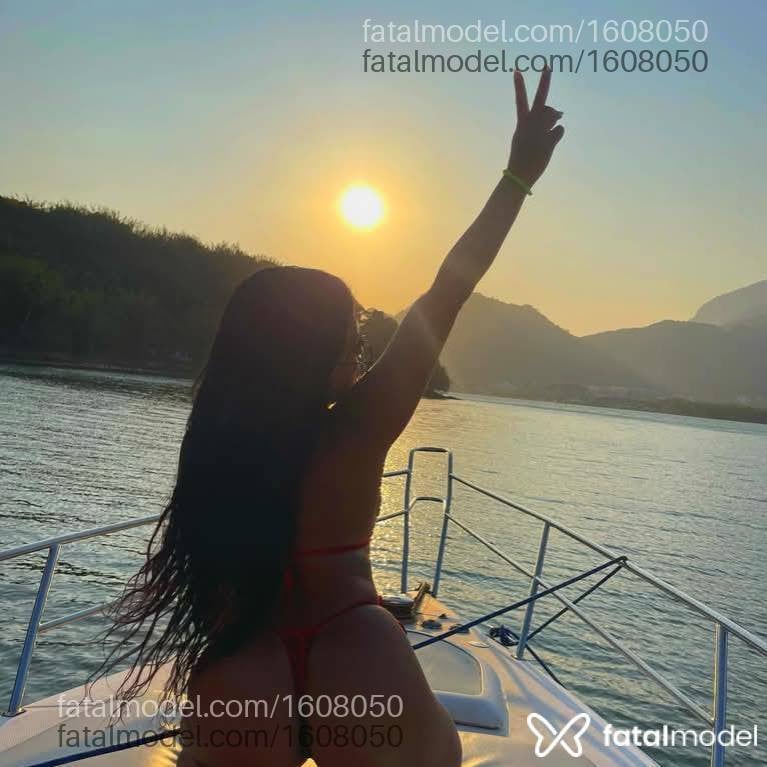 Acompanhante mulher morena (o) de olhos castanhos - Cariocakarol Acompanhante mulher morena (o) de olhos castanhos - Cariocakarol