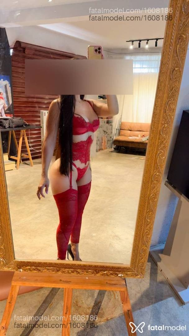 Acompanhante mulher com cabelo castanho de olhos castanhos - Paolla Muniz