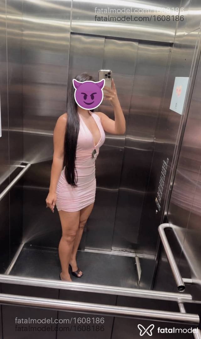 Acompanhante mulher com cabelo castanho de olhos castanhos - Paolla Muniz