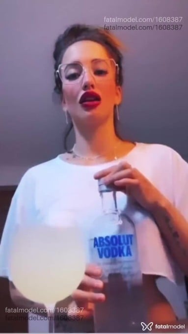 Acompanhante mulher morena (o) de olhos castanhos - Kamillinha