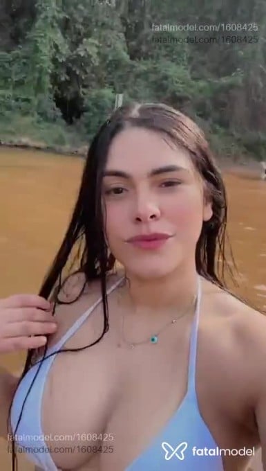 Acompanhante mulher com cabelo castanho de olhos castanhos - Alice Acompanhante mulher com cabelo castanho de olhos castanhos - Alice