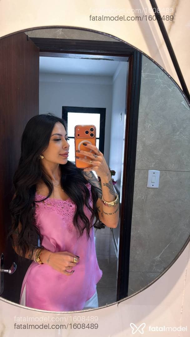 Acompanhante mulher morena (o) de olhos pretos - Luana Castro