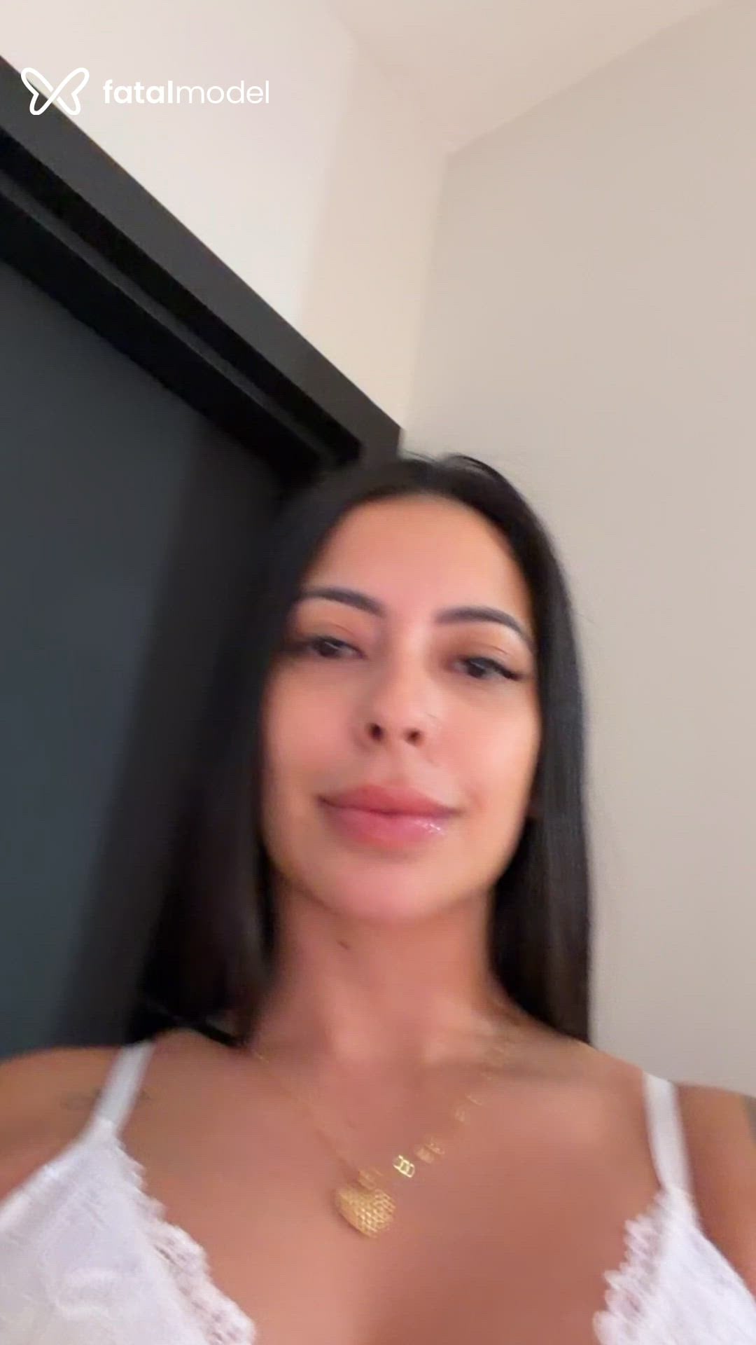 Acompanhante mulher morena (o) de olhos pretos - Luana Castro Acompanhante mulher morena (o) de olhos pretos - Luana Castro