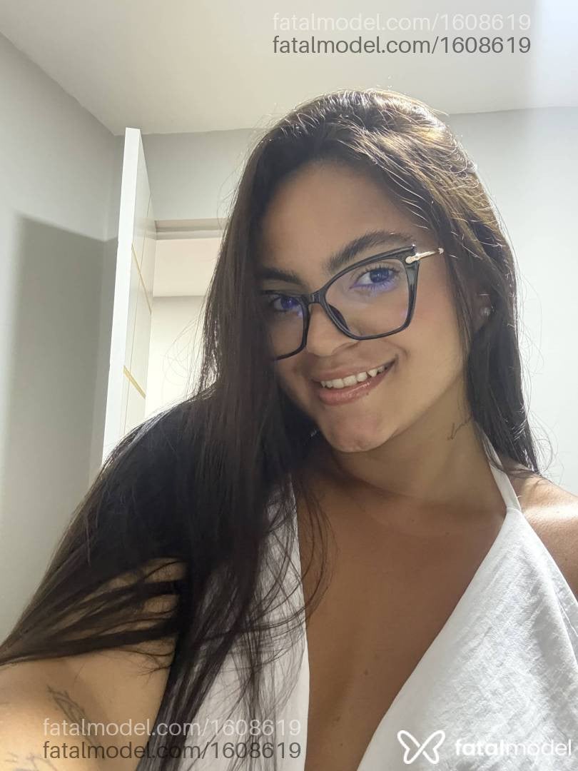 Acompanhante mulher com cabelo castanho de olhos castanhos - Layla