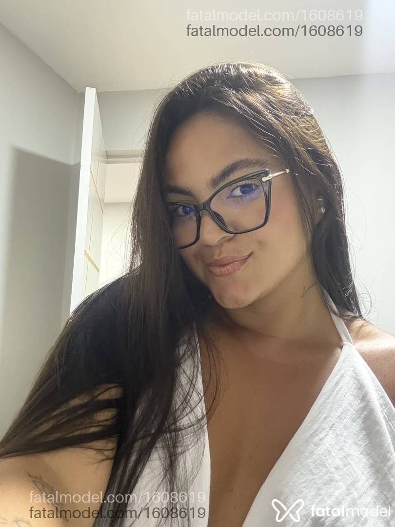 Acompanhante mulher com cabelo castanho de olhos castanhos - Layla