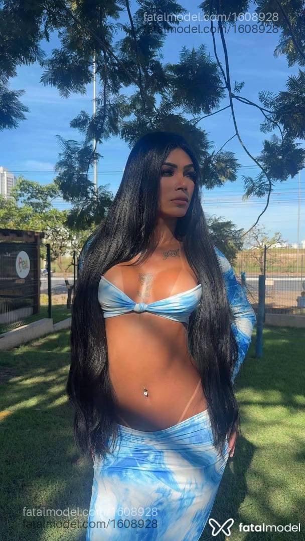Acompanhante travesti morena (o) de olhos castanhos em Cuiabá - Morena