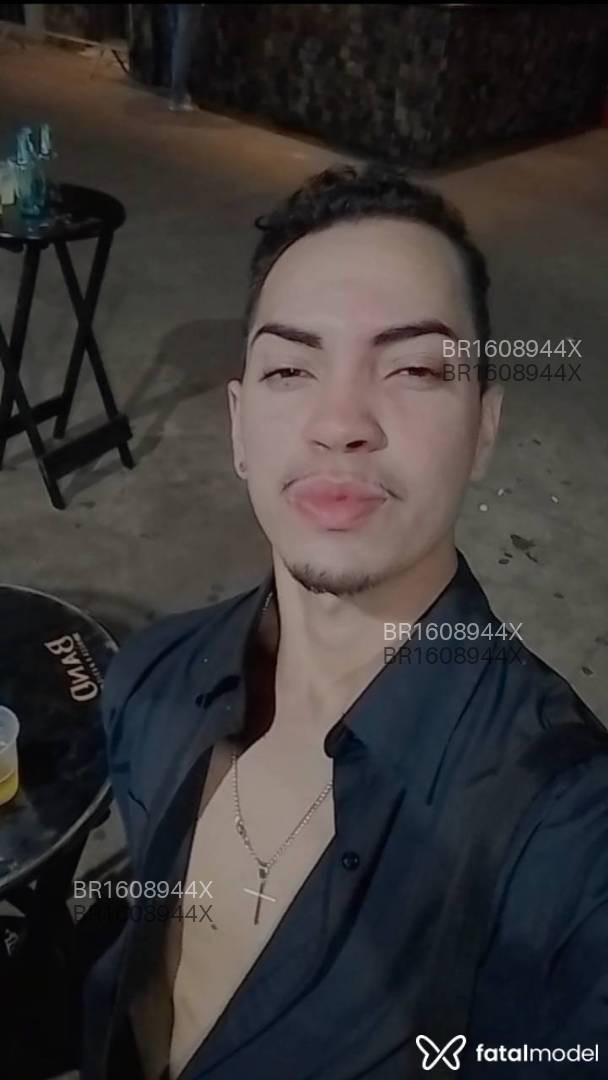 Acompanhante homem com cabelo castanho de olhos castanhos em Araçatuba Acompanhante homem com cabelo castanho de olhos castanhos em Araçatuba - Victor