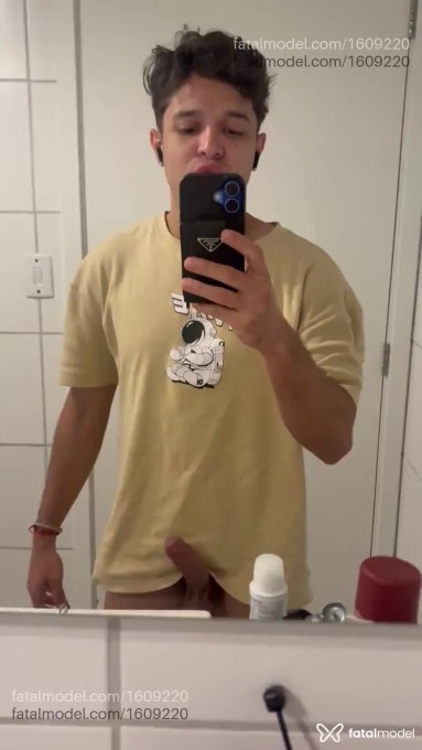 Acompanhante homem com cabelo castanho de olhos castanhos em São Paulo Acompanhante homem com cabelo castanho de olhos castanhos em São Paulo - Rodrigo