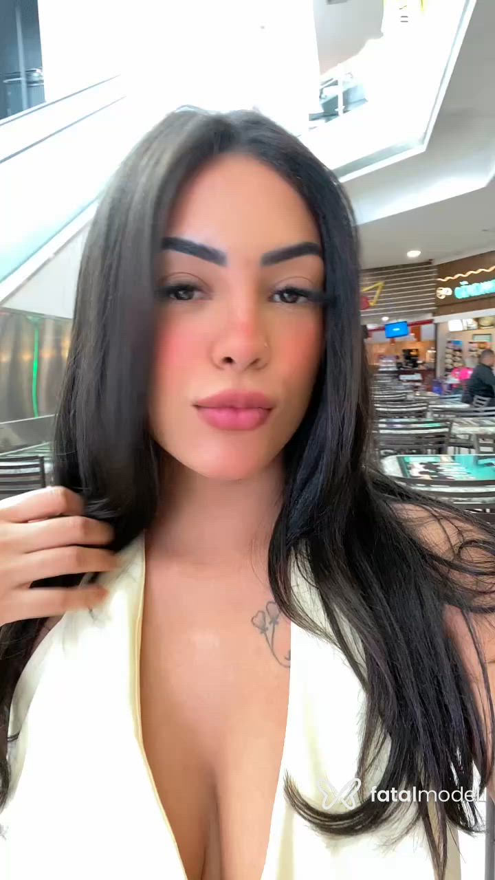 Acompanhante mulher com cabelo castanho de olhos castanhos - Angel Acompanhante mulher com cabelo castanho de olhos castanhos - Angel