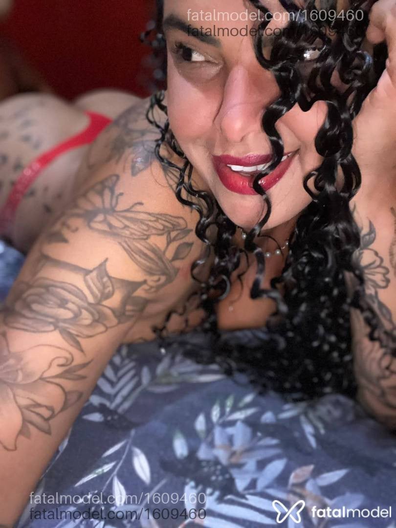 Acompanhante mulher morena (o) de olhos castanhos - Monique