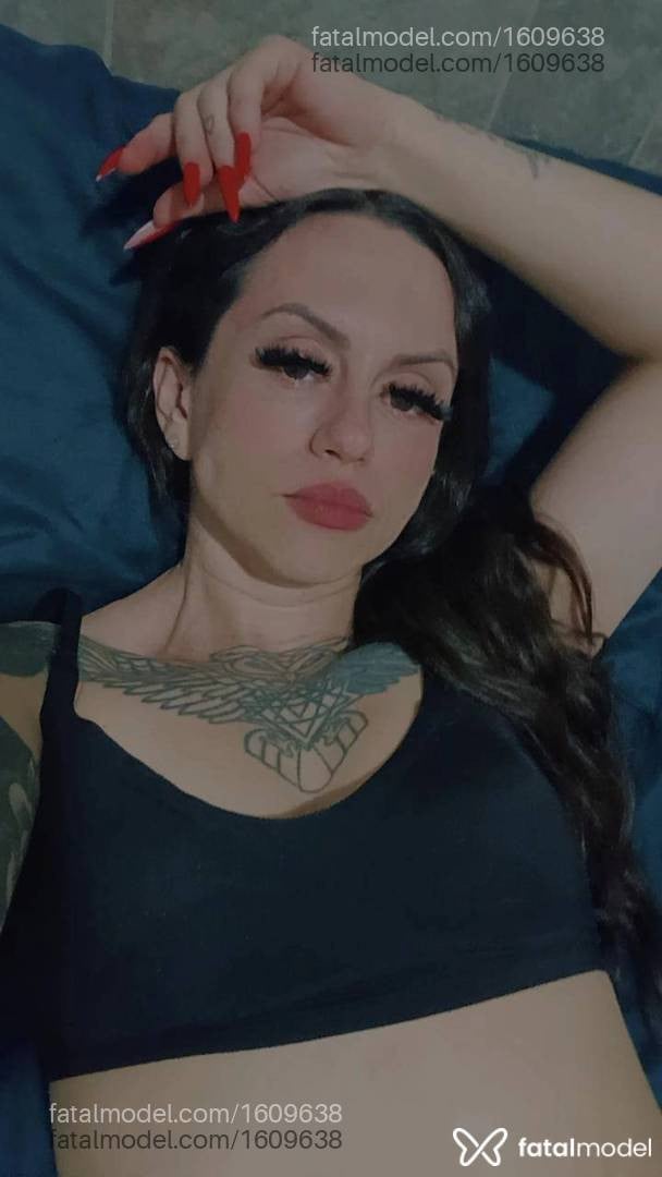 Acompanhante mulher com cabelo castanho de olhos castanhos - Amanda Oliveira