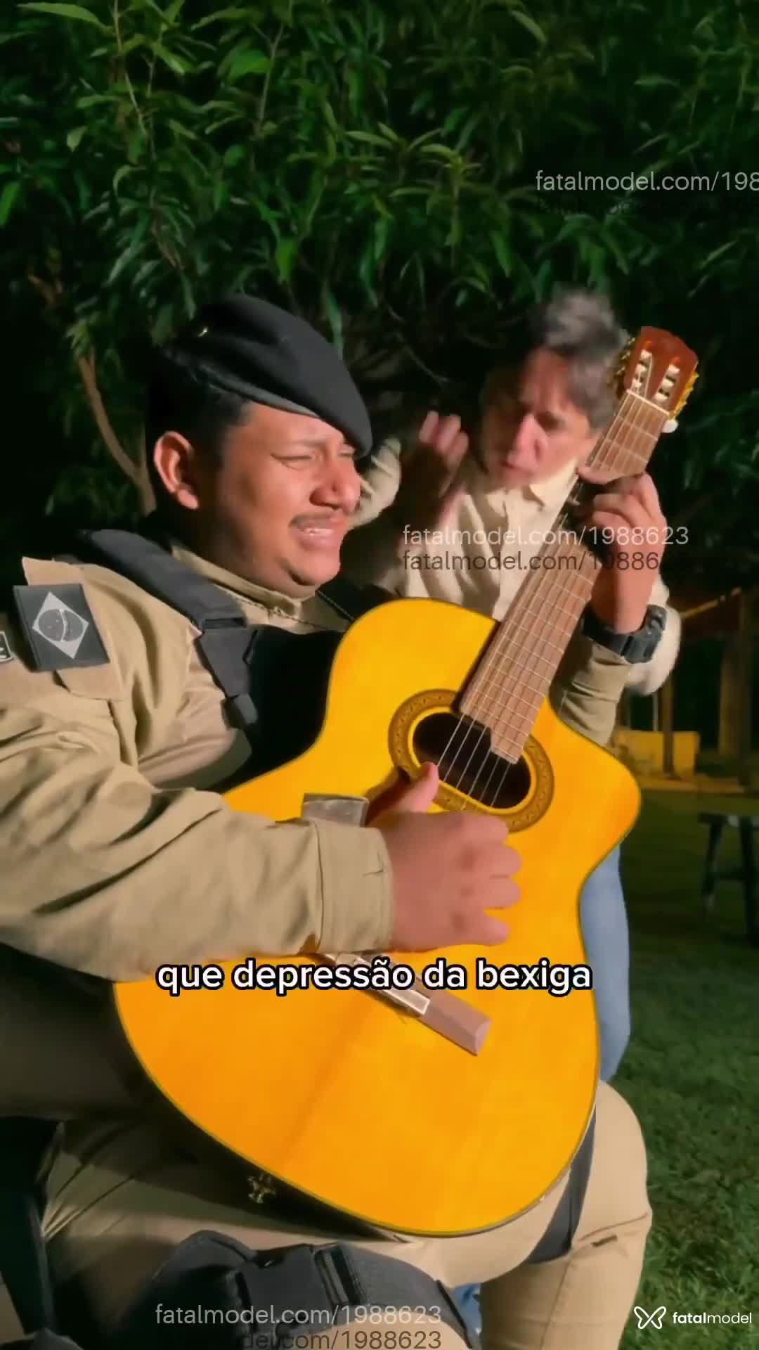 Acompanhante homem com cabelo castanho de olhos castanhos em Virtual - Vinícius