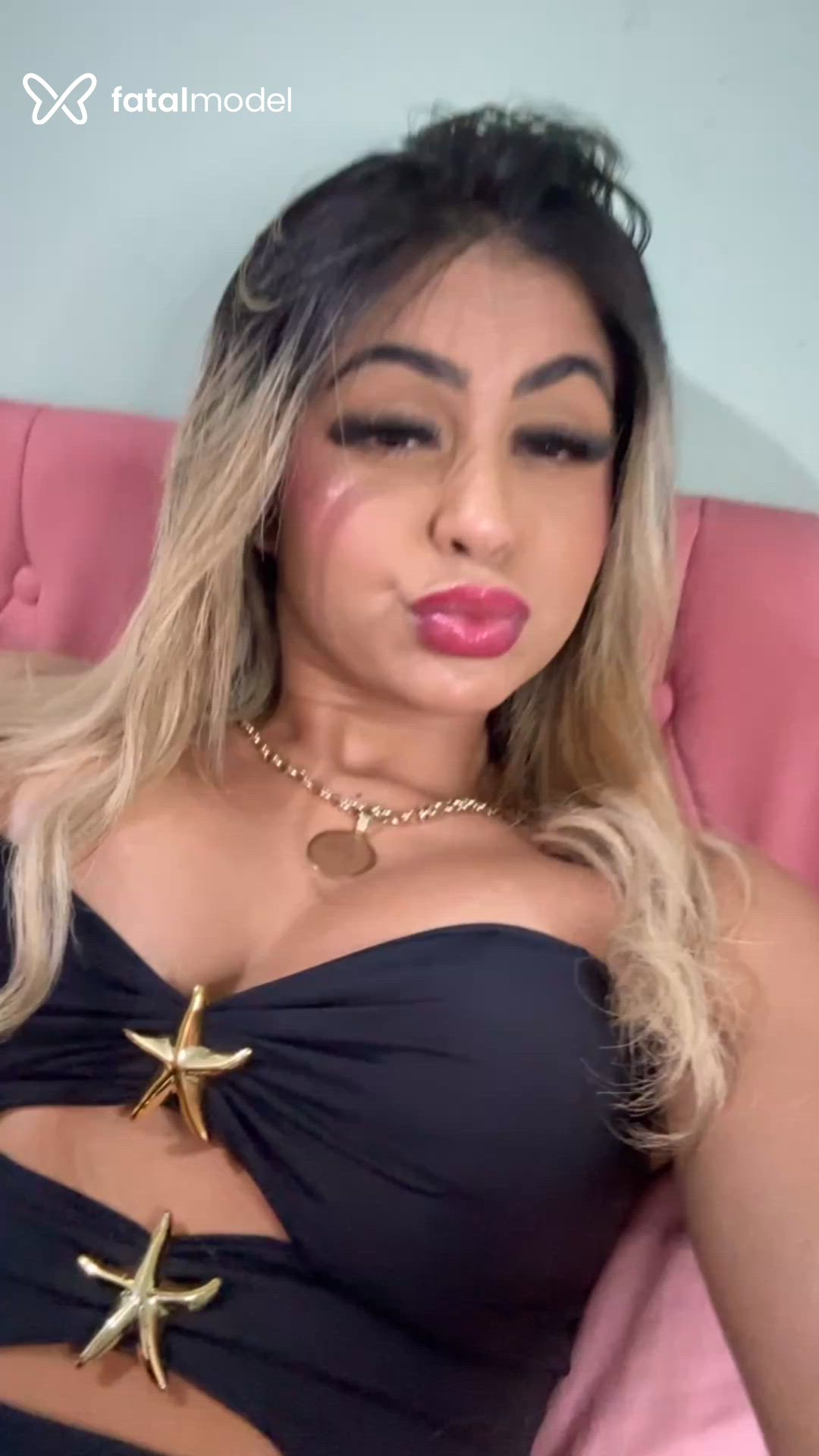 Acompanhante mulher loira (o) de olhos castanhos - Bella