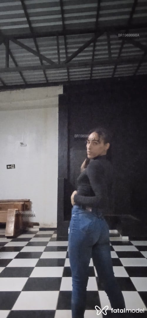 Acompanhante mulher trans com cabelo castanho de olhos castanhos em Niterói - Natalia