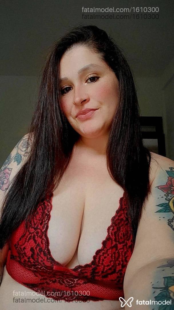 Acompanhante mulher com cabelo castanho de olhos castanhos - Fernanda Plusi