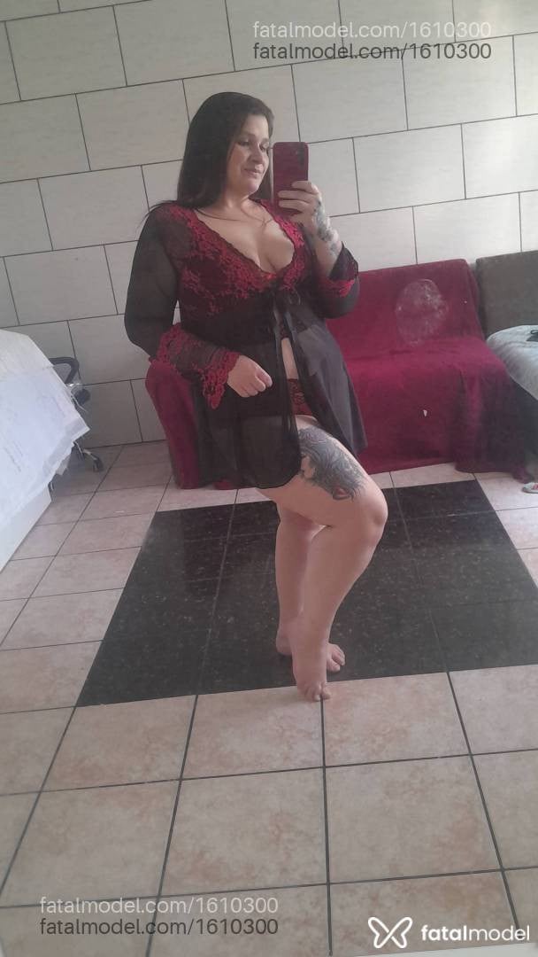 Acompanhante mulher com cabelo castanho de olhos castanhos - Fernanda Plusi