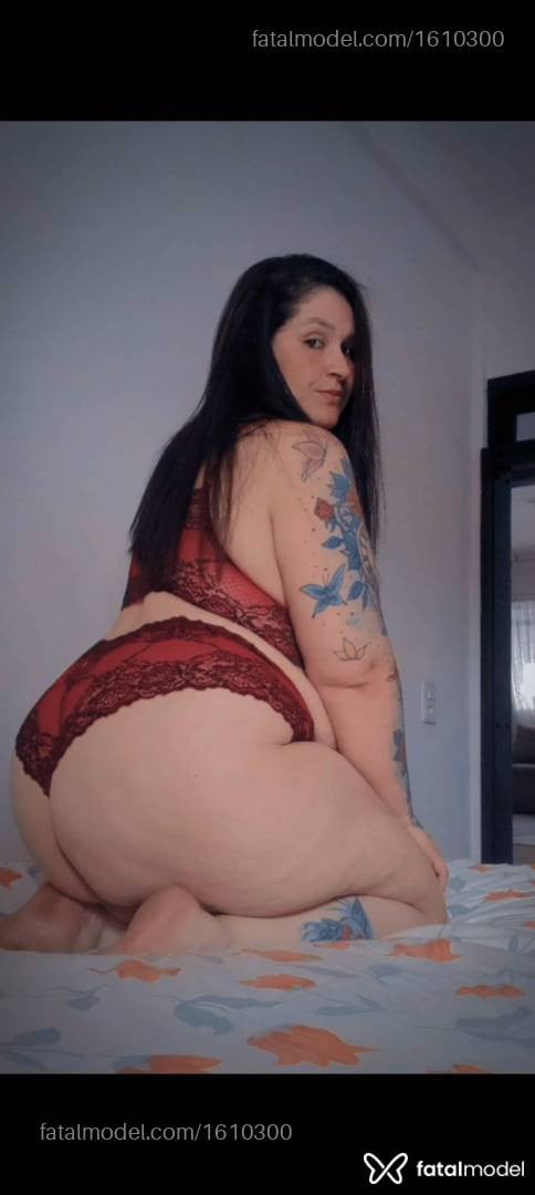 Acompanhante mulher com cabelo castanho de olhos castanhos - Fernanda Plusi