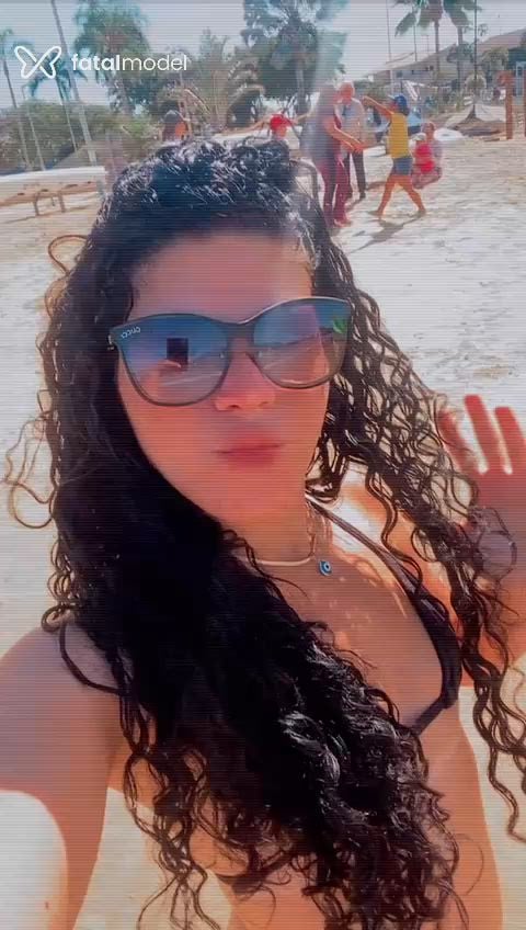 Acompanhante mulher com cabelo castanho de olhos verdes - Ana Luiza
