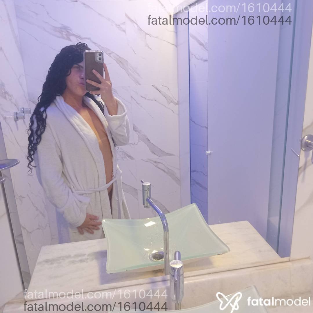 Acompanhante mulher com cabelo castanho de olhos verdes em Cabo Frio - Ana Luiza