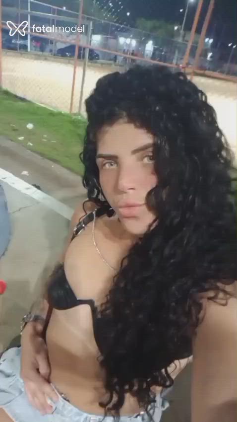 Acompanhante mulher com cabelo castanho de olhos verdes - Ana Luiza